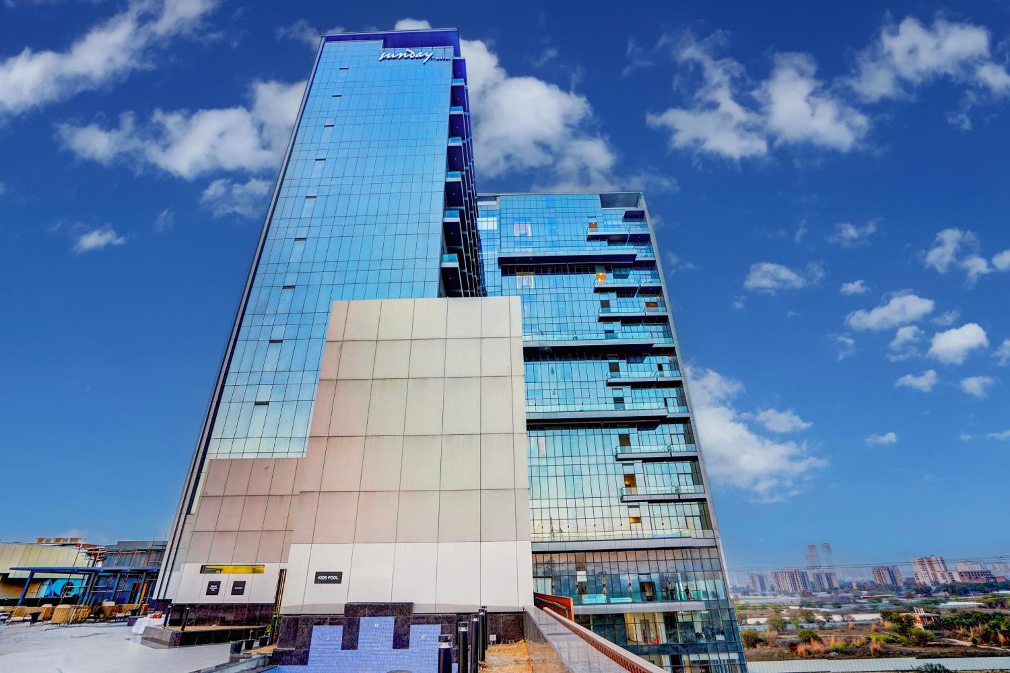 Sunday Hotels And Residences Gurgaon Exterior foto
