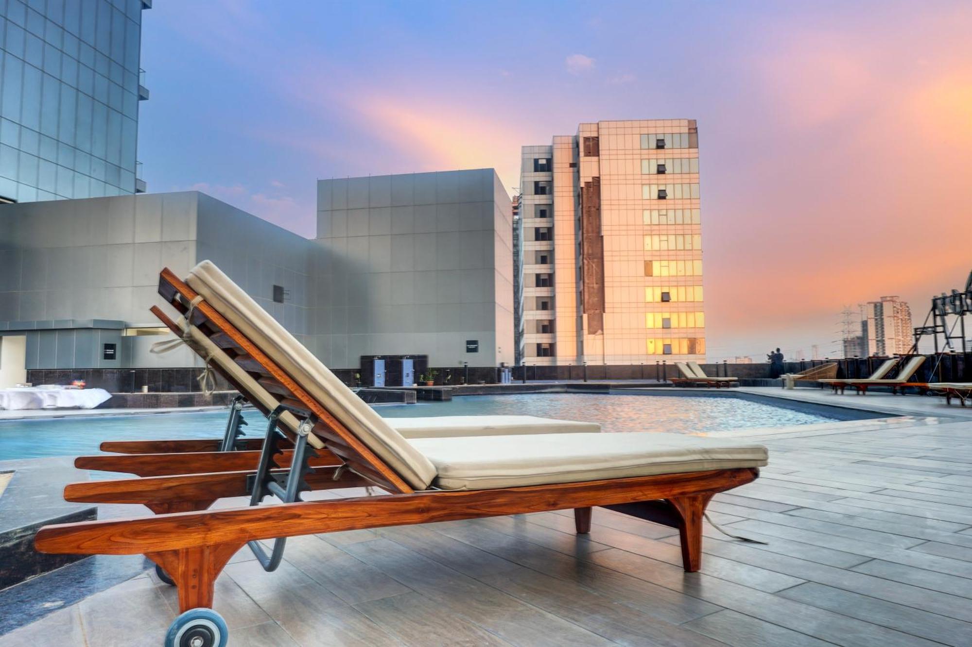 Sunday Hotels And Residences Gurgaon Exterior foto