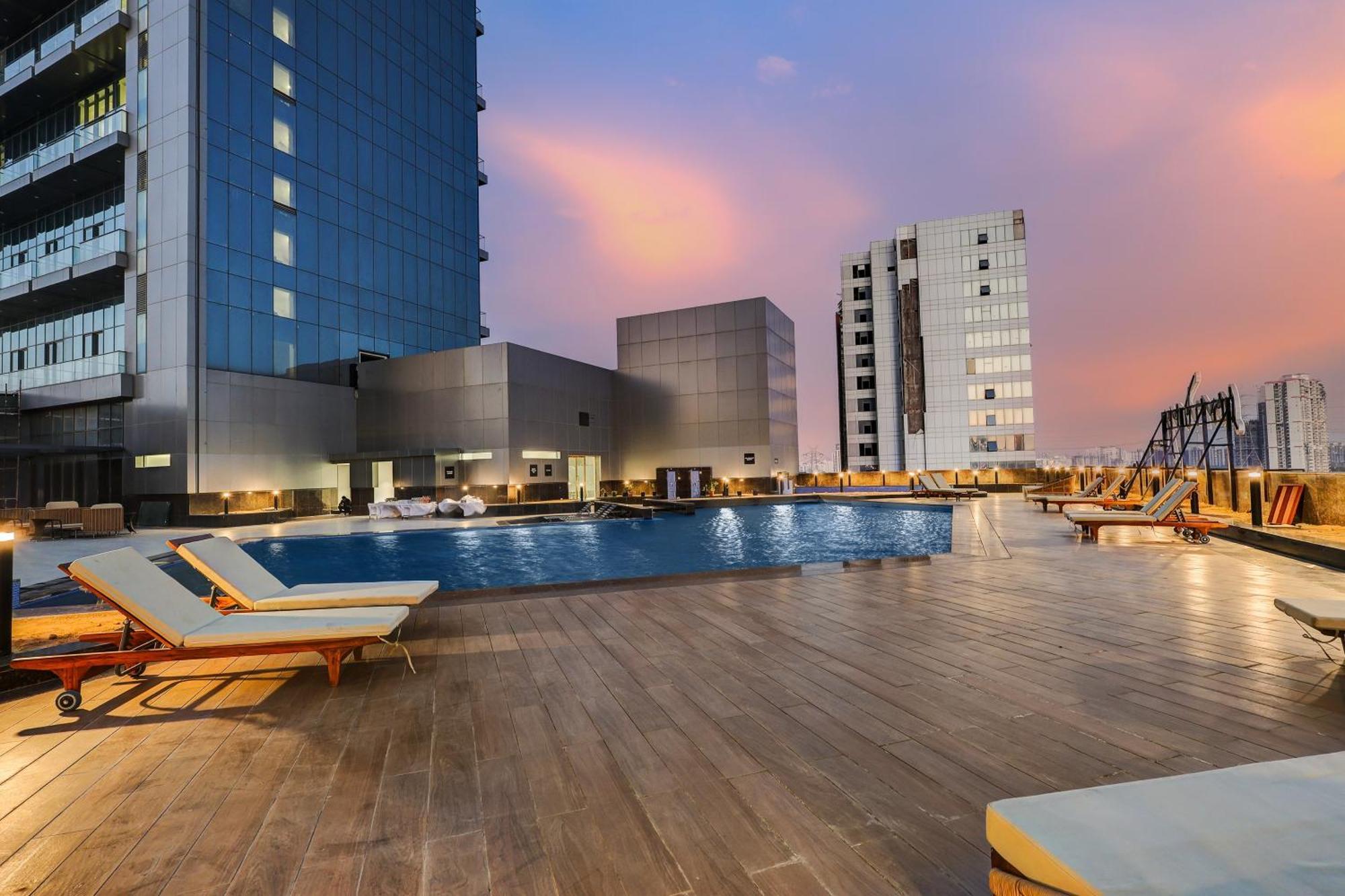 Sunday Hotels And Residences Gurgaon Exterior foto